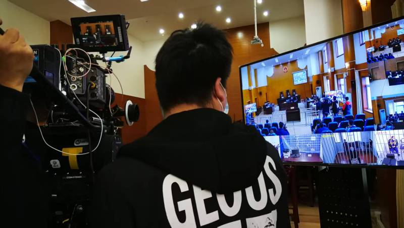AI生成VS人工创意——阳新县广告片拍摄公司的技术浪漫主义实践